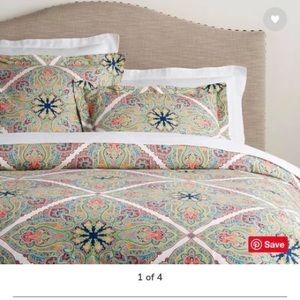 Pottery Barn Duvet Shams set, Penelope medallion